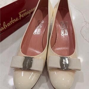 Salvatore Ferragamo Cream Patent Vara Bow Flats